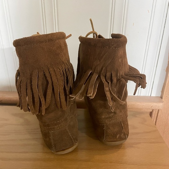 Vintage Minnetonka Ladies size 7 Suede Fringe Lace Up Moccasins Boots - Picture 3 of 6